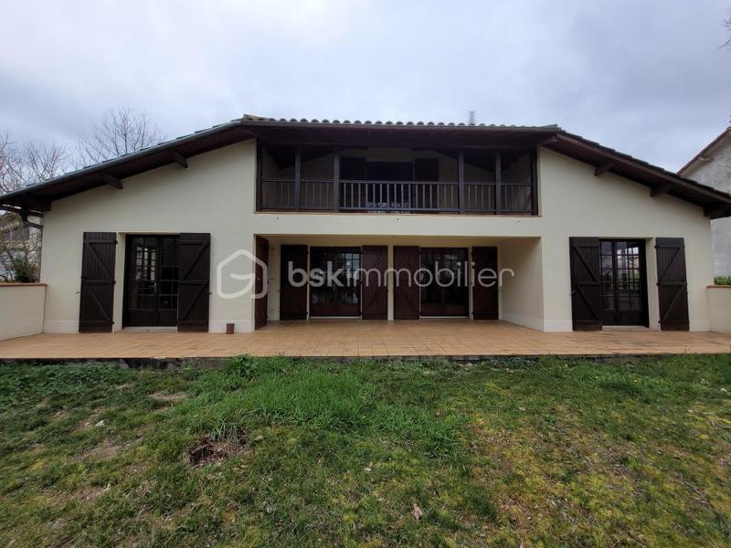 Maison traditionnelle - 155 m² - 6 pièces