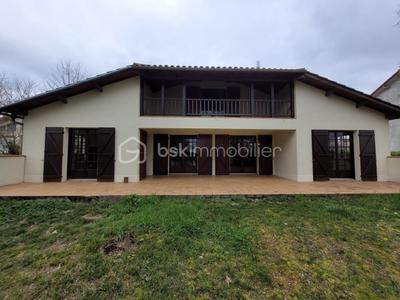 Maison traditionnelle - 155 m² - 6 pièces