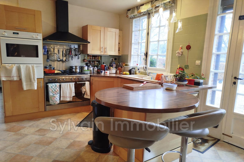 Maison - 264 m² - 14 pièces