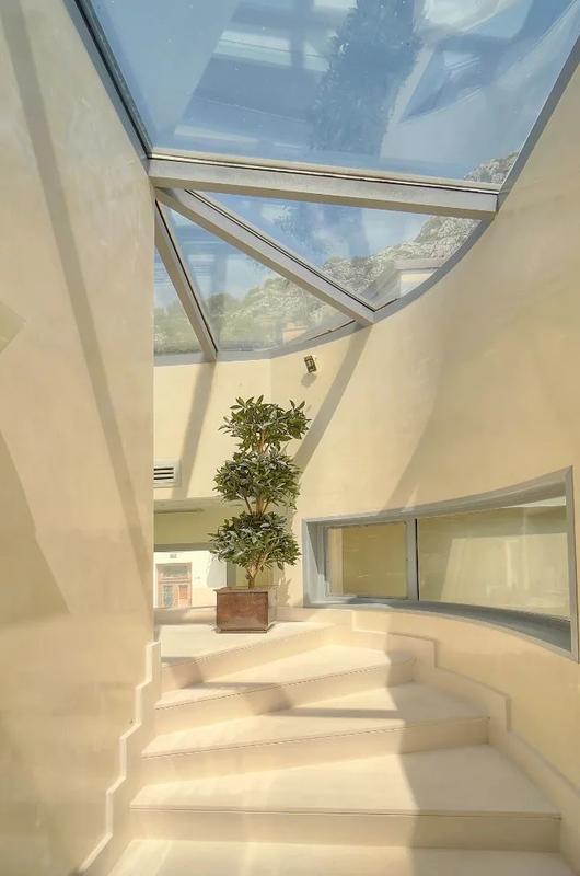 Appartement - 322 m² - 8 pièces