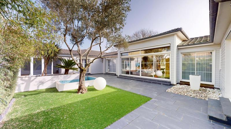 Maison - 252 m² - 6 pièces