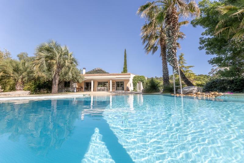 Villa - 271 m² - 8 pièces