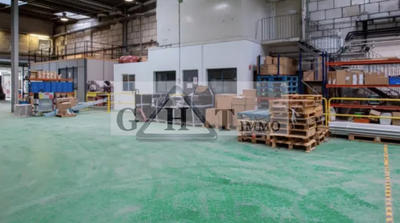 Entrepôt - 2 596 m²