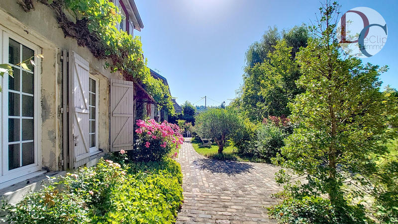 Maison - 286 m² - 10 pièces