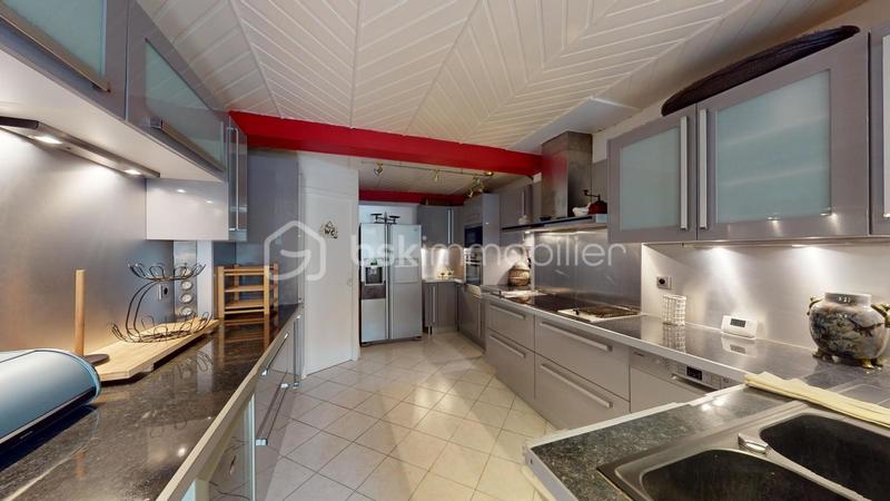 Maison - 340 m² - 10 pièces