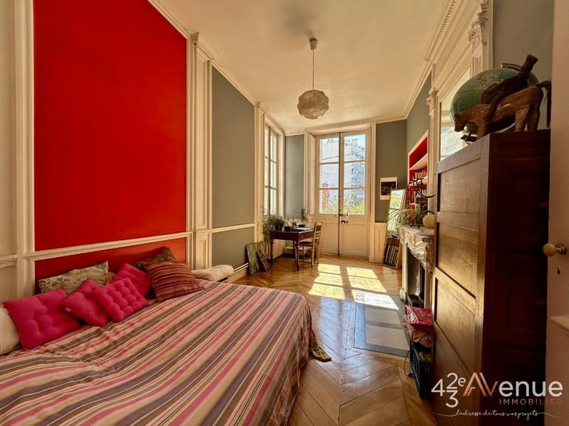 Appartement - 176 m² - 6 pièces