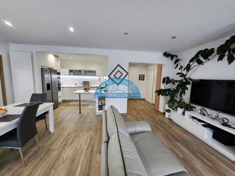 Maison - 253 m² - 11 pièces