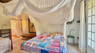 Mas - 250 m² - 10 pièces