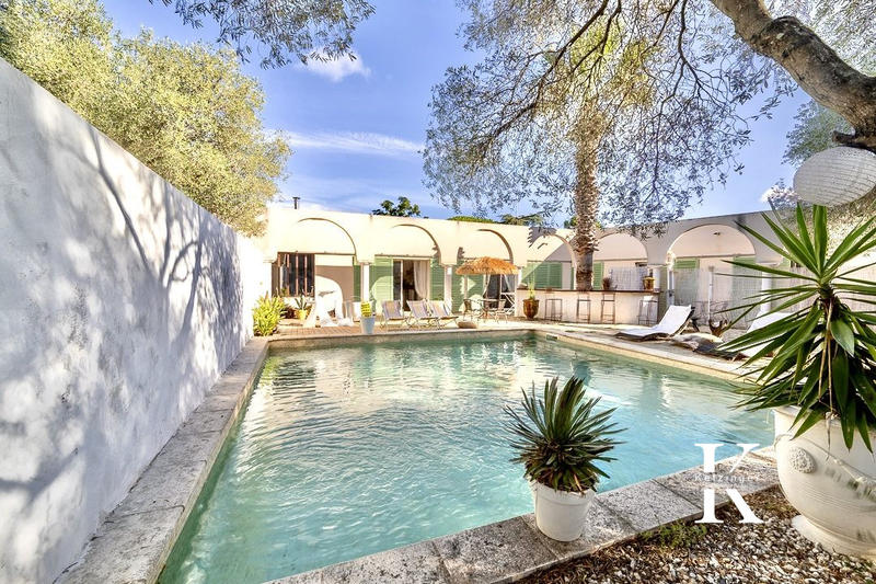 Maison - 249 m² - 8 pièces