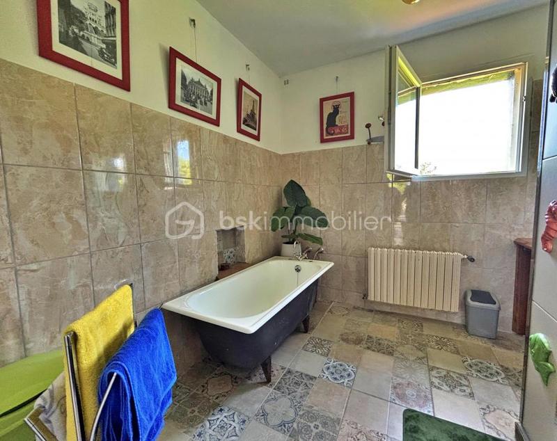 Maison - 240 m² - 9 pièces