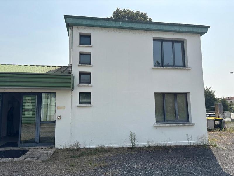 Divers - 3 000 m² - 15 pièces