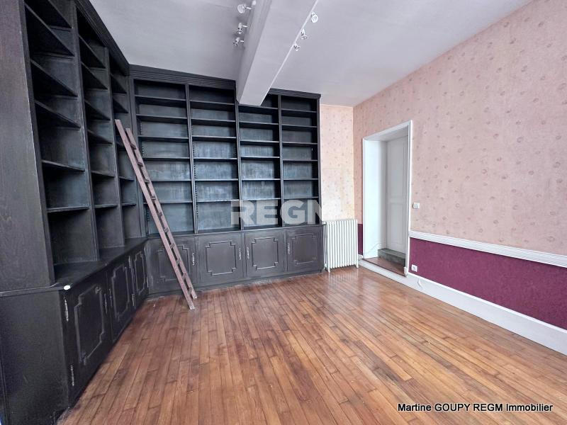 Maison - 341 m² - 9 pièces