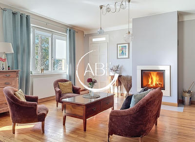 Maison - 201 m² - 9 pièces