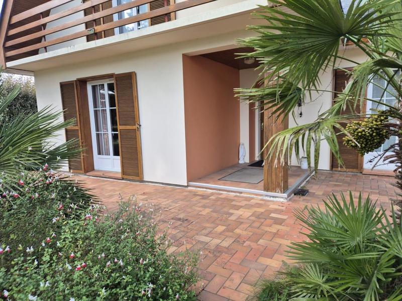 Maison - 184 m² - 8 pièces