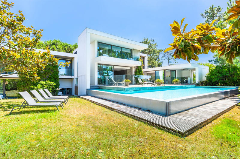 Maison contemporaine - 332 m² - 8 pièces