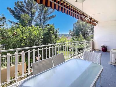 Appartement - 90 m² - 4 pièces