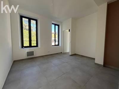 Immeuble mixte - 60 m² - 3 pièces