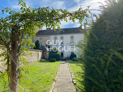 Maison - 255 m² - 8 pièces