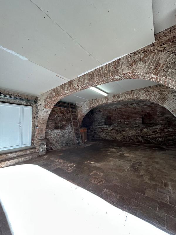 Parking / Garage - 42 m²