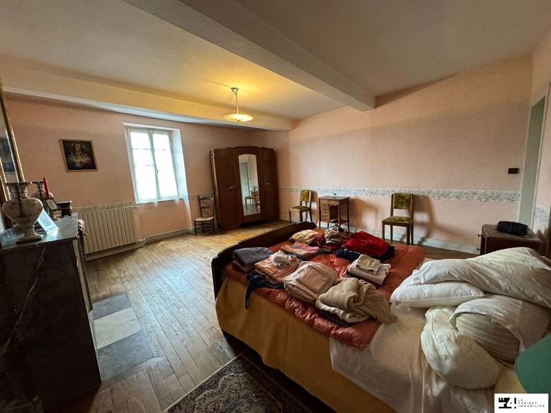 Maison traditionnelle - 331 m² - 9 pièces