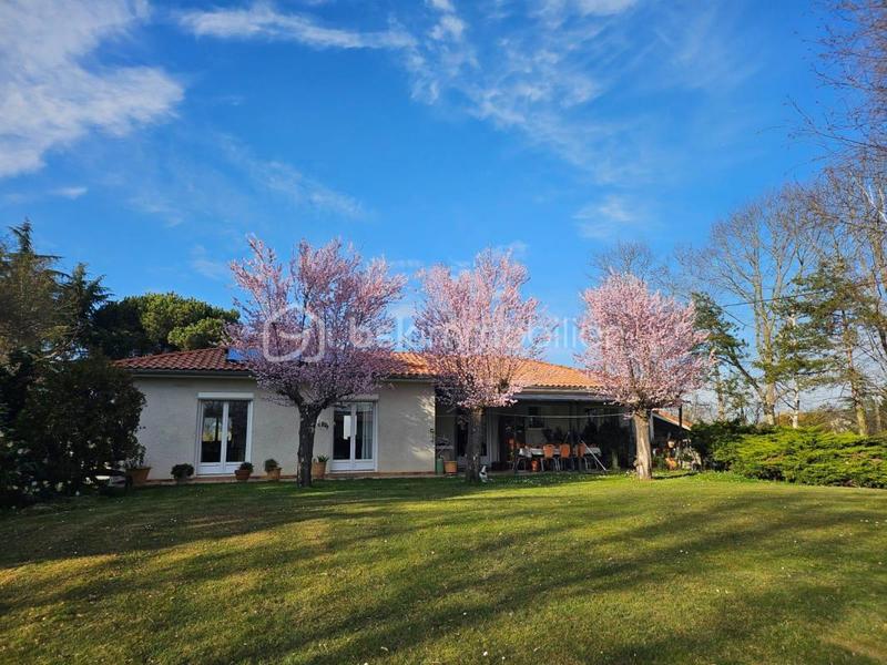 Maison traditionnelle - 168 m² - 4 pièces