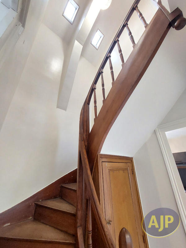 Maison - 121 m² - 6 pièces