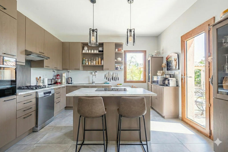 Maison - 181 m² - 8 pièces