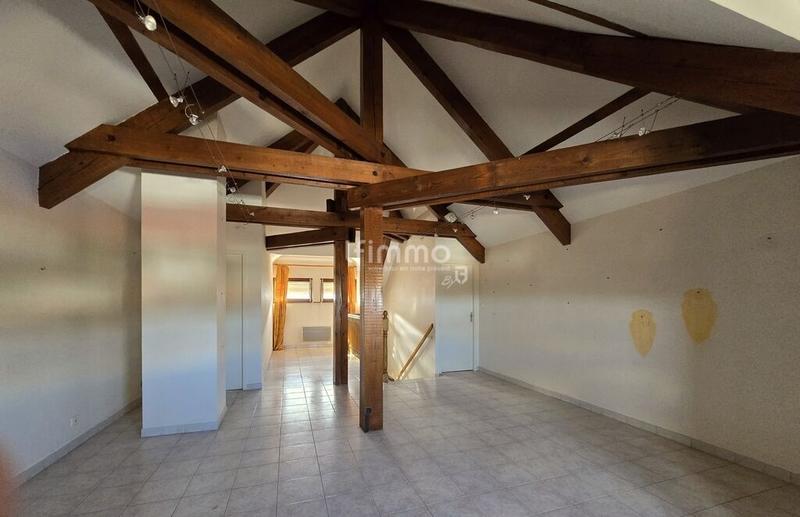 Maison - 213 m² - 8 pièces