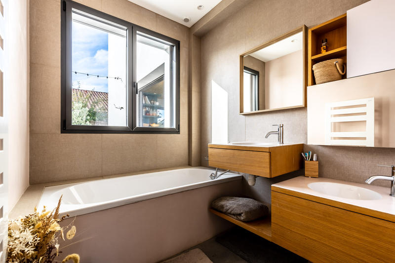 Maison - 180 m² - 7 pièces