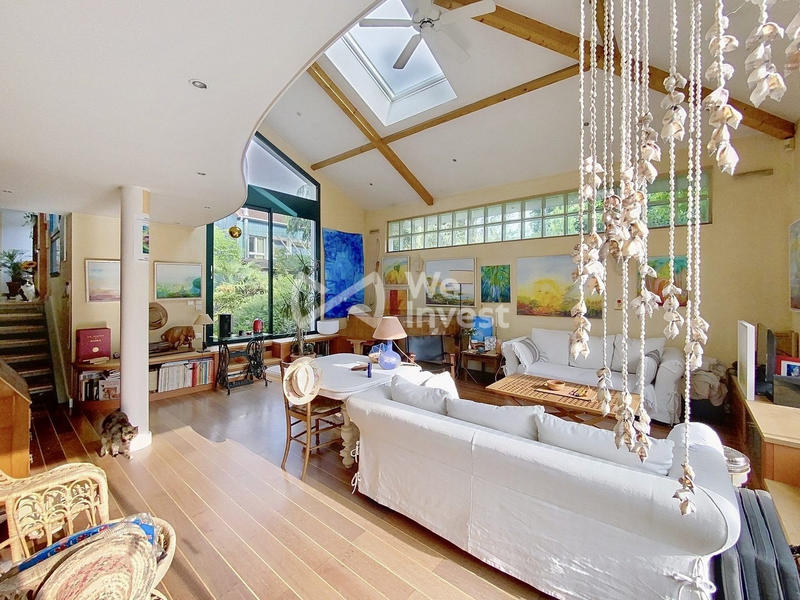 Maison - 247 m² - 11 pièces