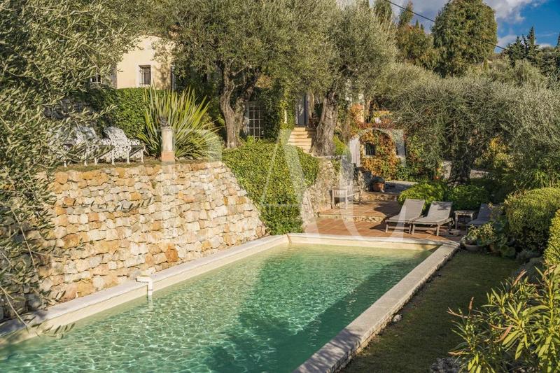 Villa - 250 m² - 6 pièces