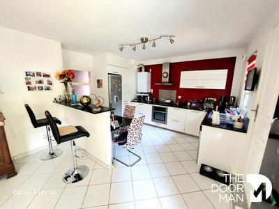 Appartement - 98 m² - 5 pièces