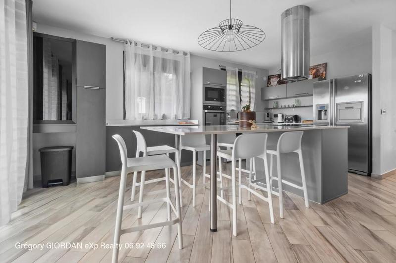 Maison - 138 m² - 5 pièces