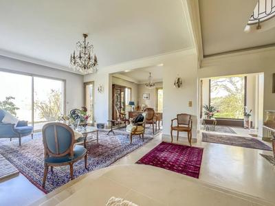 Demeure - 254 m² - 10 pièces