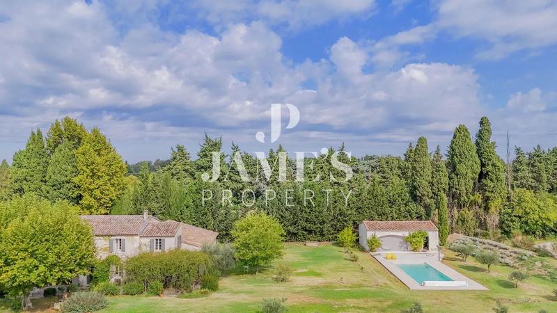 Maison - 300 m² - 7 pièces