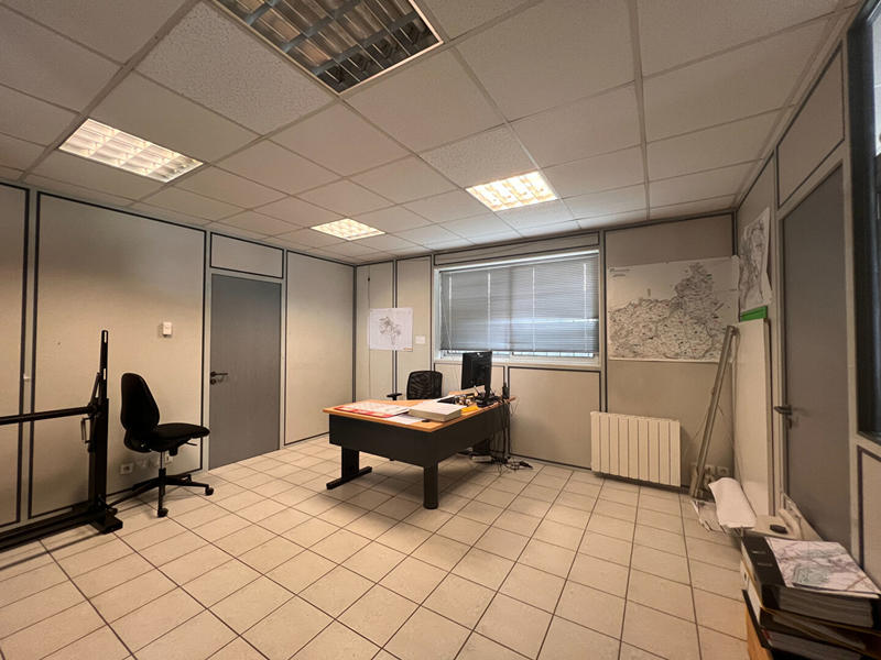 Local d'activité / Entrepôt - 620 m² - 5 pièces
