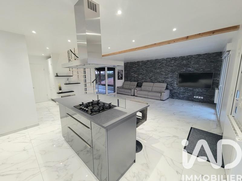 Maison - 96 m² - 4 pièces