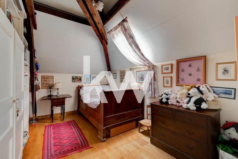 Maison - 290 m² - 11 pièces