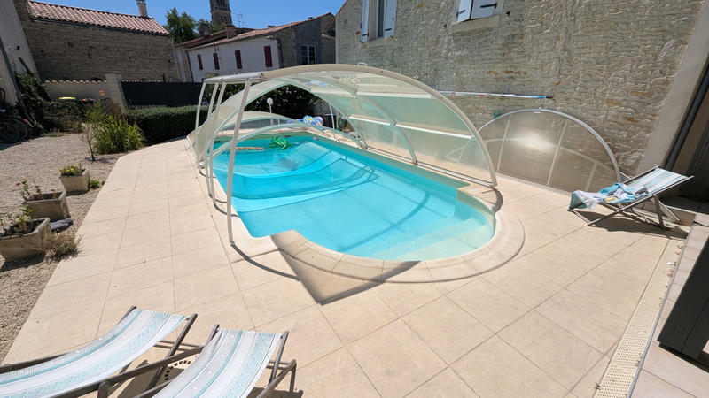 Maison - 305 m² - 13 pièces