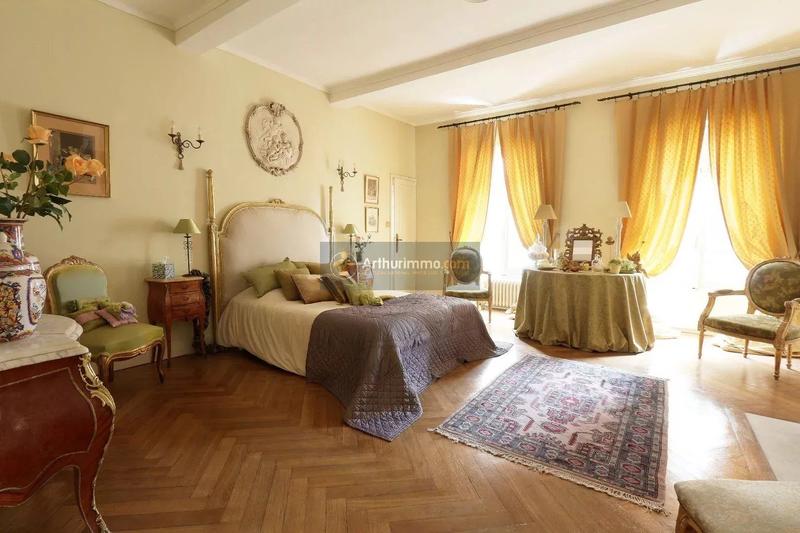 Maison - 600 m² - 15 pièces