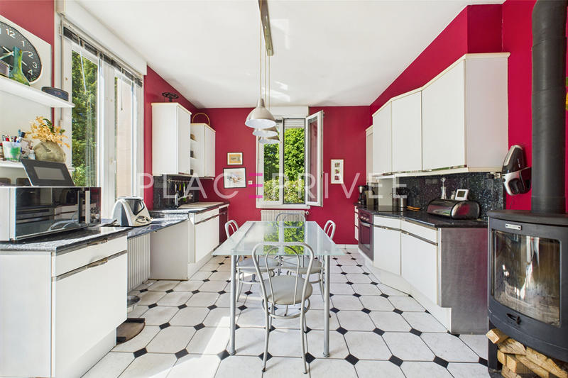 Maison - 325 m² - 10 pièces