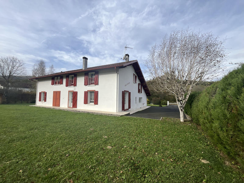 Maison - 265 m² - 10 pièces