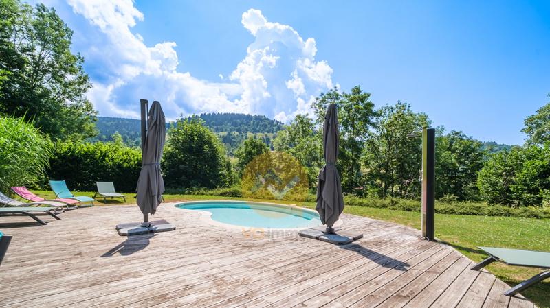 Châlet - 360 m² - 10 pièces