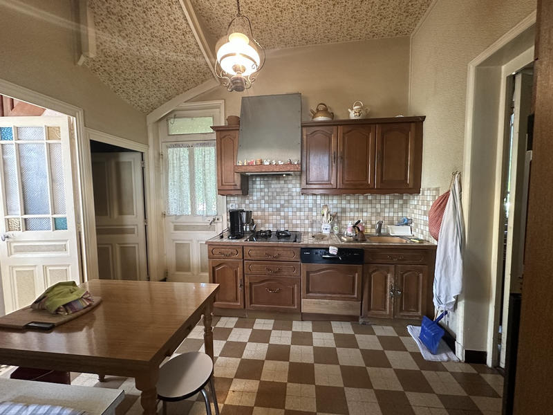 Maison - 180 m² - 9 pièces