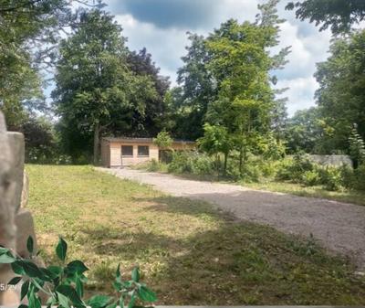 Terrain constructible - 1 072 m²