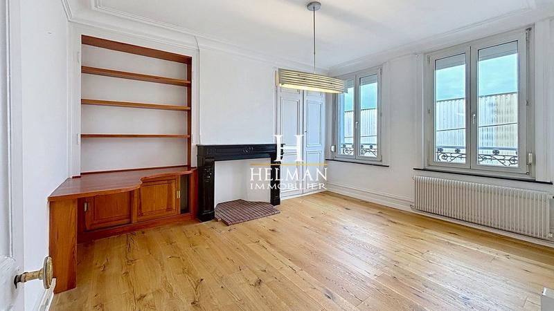 Maison - 230 m² - 11 pièces