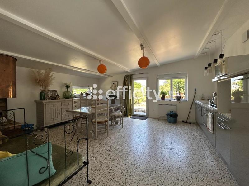 Maison traditionnelle - 270 m² - 9 pièces