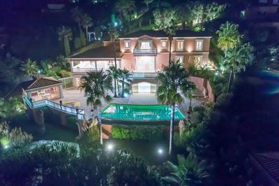 Villa - 318 m² - 8 pièces