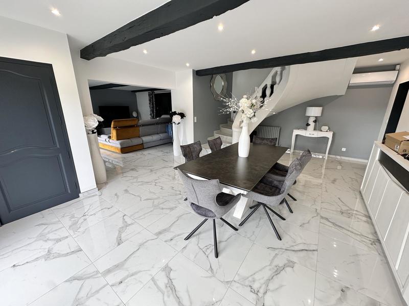 Propriété - 350 m² - 8 pièces
