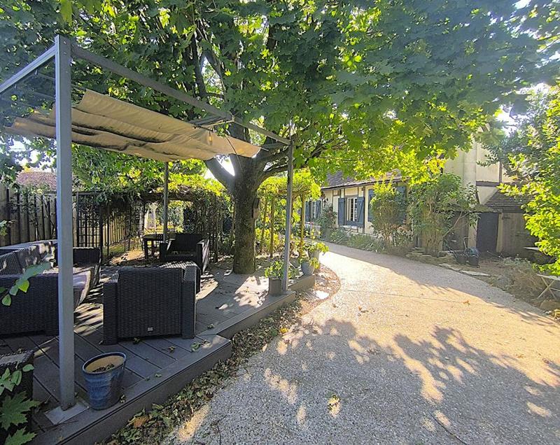 Maison - 249 m² - 7 pièces